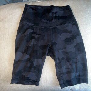 lululemon High-Rise Short 6"